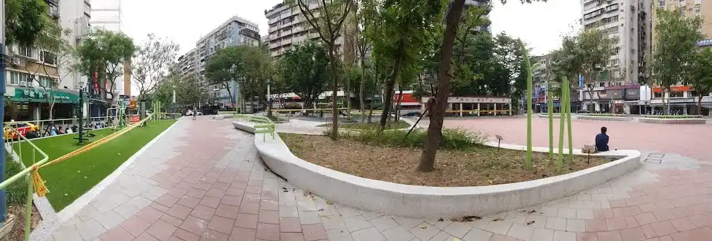 圖一 僅封閉設施的做法似乎較能兼顧防疫與紓壓的需求